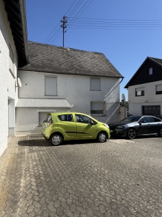 Gepflegtes Einfamilienwohnhaus mit einem angrenzenden Altbau in ruhiger Wohnlage