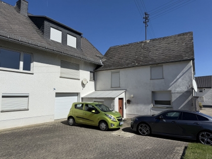 Gepflegtes Einfamilienwohnhaus mit einem angrenzenden Altbau in ruhiger Wohnlage