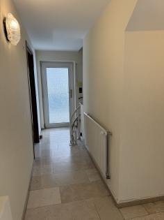 Gepflegtes Einfamilienwohnhaus mit einem angrenzenden Altbau in ruhiger Wohnlage