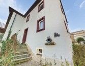 Gepflegtes Wohnhaus mit zwei separaten Eing�ngen und vielseitigen Nutzungsm�glichkeiten in Eppenberg