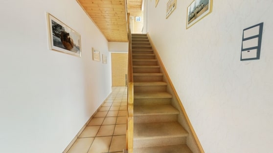 Gepflegtes Zweifamilienhaus mit viel Platz und vielseitigen Nutzungsm�glichkeiten in Ettringen