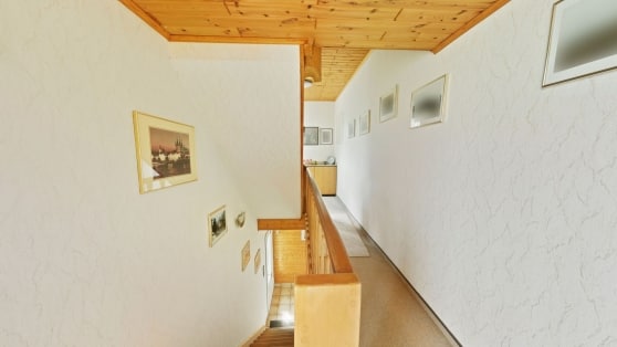 Gepflegtes Zweifamilienhaus mit viel Platz und vielseitigen Nutzungsm�glichkeiten in Ettringen