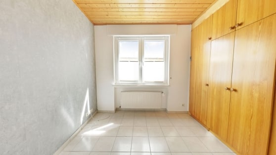 Gepflegtes Zweifamilienhaus mit viel Platz und vielseitigen Nutzungsm�glichkeiten in Ettringen
