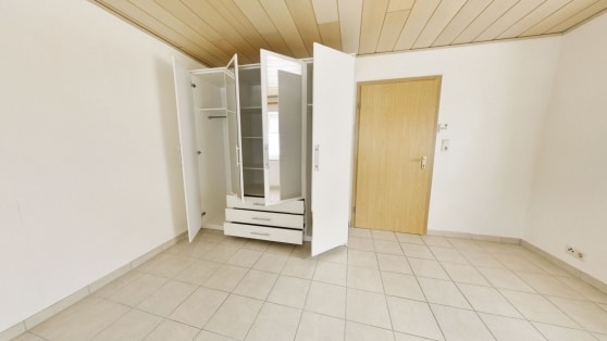 Gepflegtes Zweifamilienhaus mit viel Platz und vielseitigen Nutzungsm�glichkeiten in Ettringen