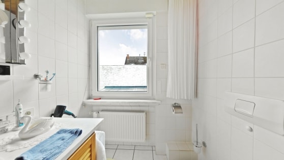 Gepflegtes Zweifamilienhaus mit viel Platz und vielseitigen Nutzungsm�glichkeiten in Ettringen