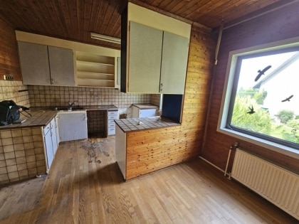 Gerumiger Bungalow mit Schwimmbad und groer Garage in ruhiger Gegend von Roetgen