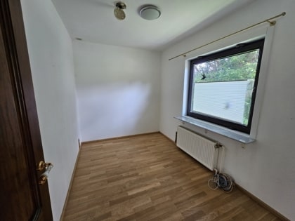 Gerumiger Bungalow mit Schwimmbad und groer Garage in ruhiger Gegend von Roetgen