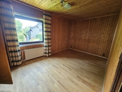 Gerumiger Bungalow mit Schwimmbad und groer Garage in ruhiger Gegend von Roetgen