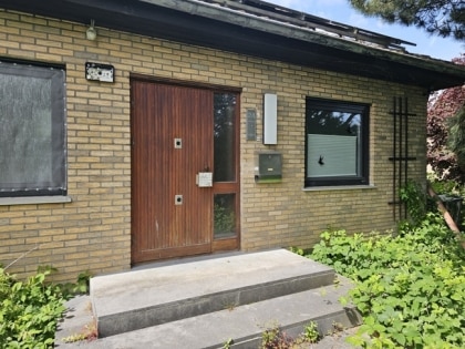 Gerumiger Bungalow mit Schwimmbad und groer Garage in ruhiger Gegend von Roetgen