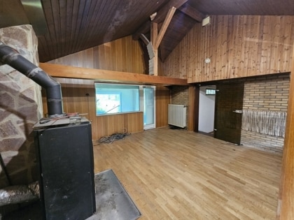 Gerumiger Bungalow mit Schwimmbad und groer Garage in ruhiger Gegend von Roetgen