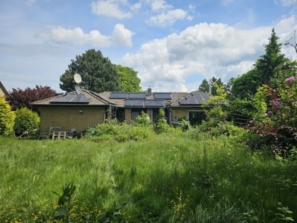 Gerumiger Bungalow mit Schwimmbad und groer Garage in ruhiger Gegend von Roetgen
