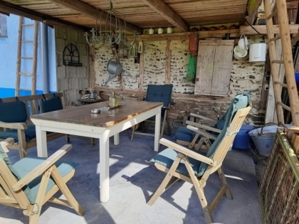 Gerumiges Einfamilienhaus mit (Ferien-)Wohnung, ruhige Lage am Ortsrand (Vulkaneifel)