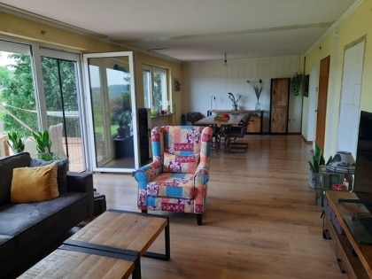 Gerumiges Einfamilienhaus mit (Ferien-)Wohnung, ruhige Lage am Ortsrand (Vulkaneifel)