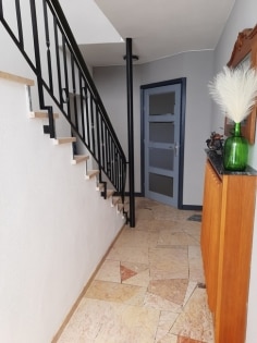 Gerumiges Einfamilienhaus mit (Ferien-)Wohnung, ruhige Lage am Ortsrand (Vulkaneifel)