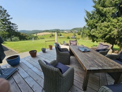 Gerumiges Einfamilienhaus mit (Ferien-)Wohnung, ruhige Lage am Ortsrand (Vulkaneifel)