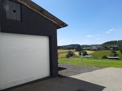 Gerumiges Einfamilienhaus mit (Ferien-)Wohnung, ruhige Lage am Ortsrand (Vulkaneifel)