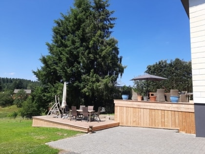 Gerumiges Einfamilienhaus mit (Ferien-)Wohnung, ruhige Lage am Ortsrand (Vulkaneifel)