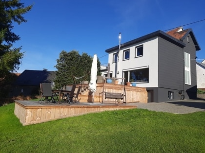 Gerumiges Einfamilienhaus mit (Ferien-)Wohnung, ruhige Lage am Ortsrand (Vulkaneifel)