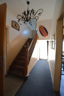Ger�umiges Wohnhaus mit Garage und Garten