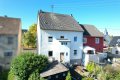 Ger�umiges Wohnhaus mit Garage und Garten