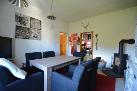 Ger�umiges Wohnhaus mit Garage und Garten