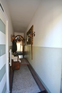 Ger�umiges Wohnhaus mit Garage und Garten