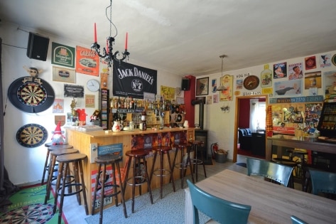 Ger�umiges Wohnhaus mit Garage und Garten
