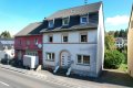 Ger�umiges Wohnhaus mit Garage und Garten