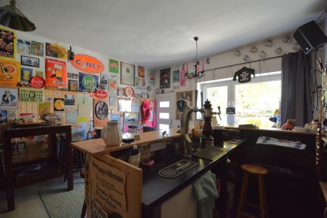 Ger�umiges Wohnhaus mit Garage und Garten