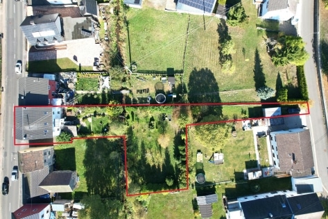Ger�umiges Wohnhaus mit Garage und Garten