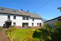 Gerumiges Wohnhaus mit Garten und 3 Garagen