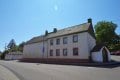 Gerumiges Wohnhaus mit Garten und 3 Garagen