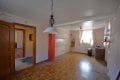 Gerumiges Wohnhaus mit Garten und 3 Garagen