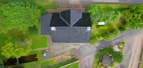 Gerumiges, freistehendes Wohnhaus mit Garten, Forellenteich und Garage