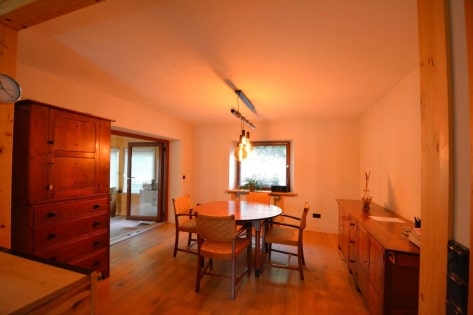 Gerumiges, freistehendes Wohnhaus mit Garten, Forellenteich und Garage