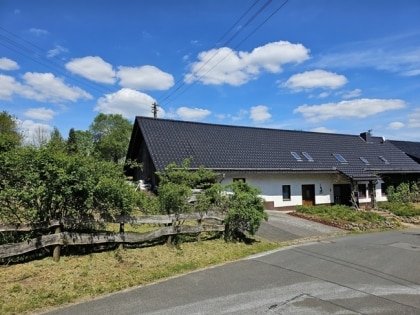 Gerumiges gepflegtes Bauernhaus am Dorfrand mit groem Grundstck.