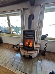 Gerumiges gepflegtes Bauernhaus am Dorfrand mit groem Grundstck.