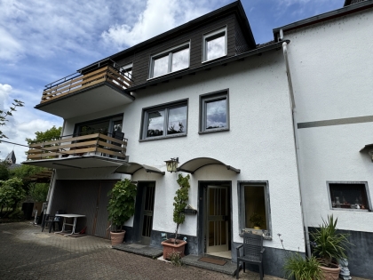 Groes Wohnhaus und Pension mit Gaststtte im Moselort Mden!