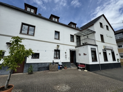 Groes Wohnhaus und Pension mit Gaststtte im Moselort Mden!