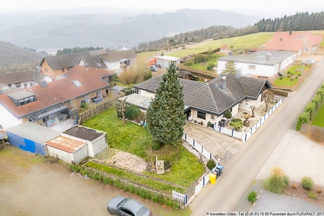 Grozgiger Bungalow mit Garten und Garagen im Hhenort Harscheid