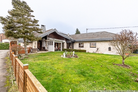 Grozgiger Bungalow mit Garten und Garagen im Hhenort Harscheid