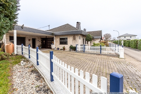 Grozgiger Bungalow mit Garten und Garagen im Hhenort Harscheid