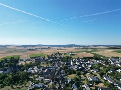 Gro�z�giges Baugrundst�ck in Naunheim