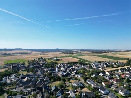 Gro�z�giges Baugrundst�ck in Naunheim