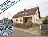 Grozgiges Ein- oder Zweifamilienhaus mit ebenem Garten und Garage in Sierscheid