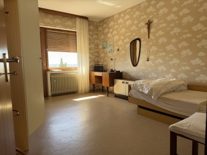 Gro�z�giges Einfamilienhaus mit ELW in ruhiger Lage von N�rtershausen - viel Platz, viel Potenzial