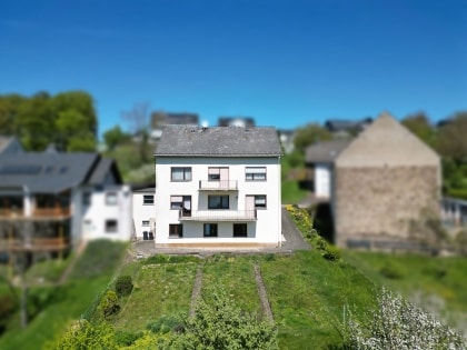 Gro�z�giges Einfamilienhaus mit ELW in ruhiger Lage von N�rtershausen - viel Platz, viel Potenzial