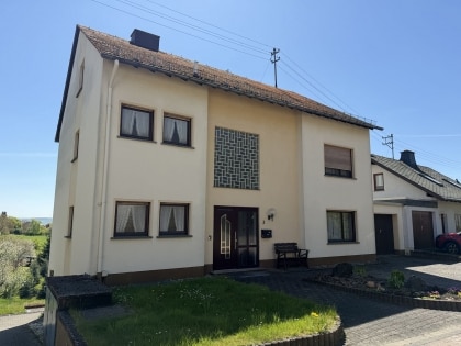 Gro�z�giges Einfamilienhaus mit ELW in ruhiger Lage von N�rtershausen - viel Platz, viel Potenzial