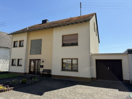 Gro�z�giges Einfamilienhaus mit ELW in ruhiger Lage von N�rtershausen - viel Platz, viel Potenzial