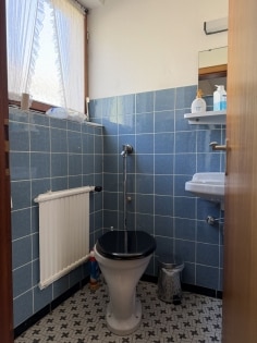 Gro�z�giges Einfamilienhaus mit ELW in ruhiger Lage von N�rtershausen - viel Platz, viel Potenzial
